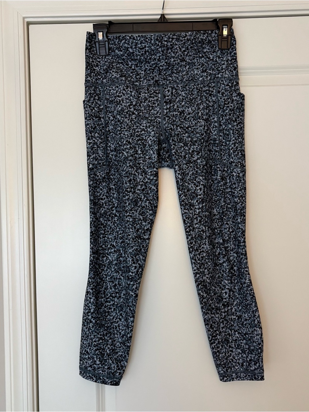 Athleta Women’s Speckled Black & Gray High-Waist Salutation Stash 7/8 Leggings